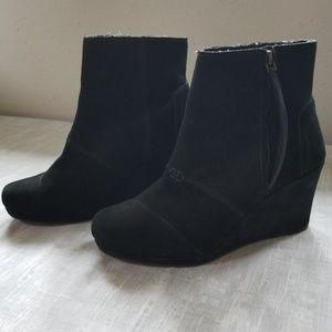 Toms desert suede wedges